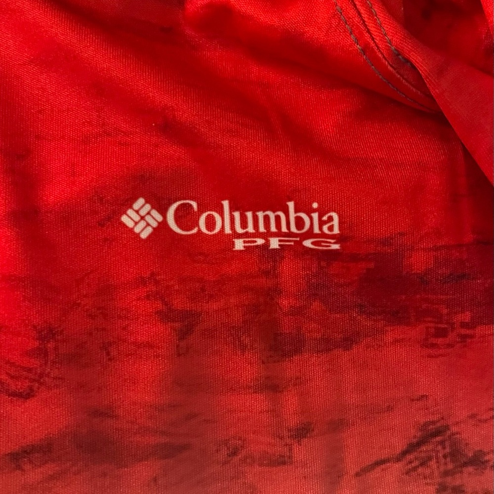 Columbia Red Gradient PFG Shirt with hoodie - Picture 2 of 4